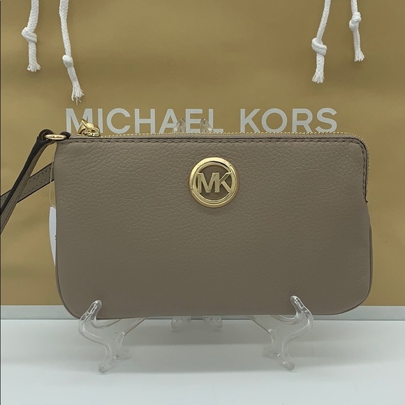 MICHAEL KORS FULTON LG TZ WRISTLET LEATHER TRUFFLE - Picture 9 of 16